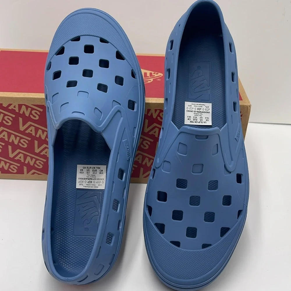 Vans • WMNS Slip-On Trk
Captains Blue
VN0A5HF8ZR8
Sneakers - Picture 13 of 16